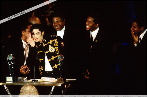  Awards & Special Performances > Rock And Roll Hall Of Fame