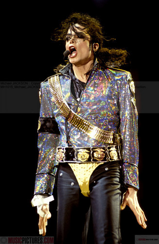  Dangerous World Tour > On Stage