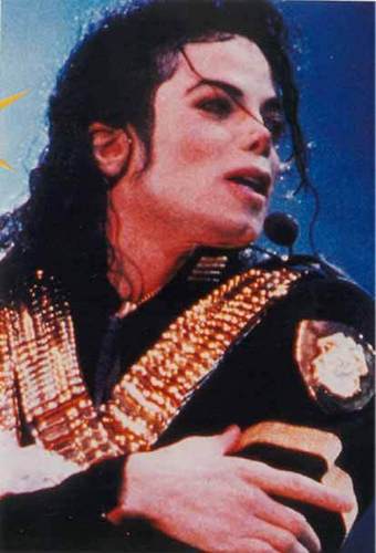  Dangerous World Tour > On Stage