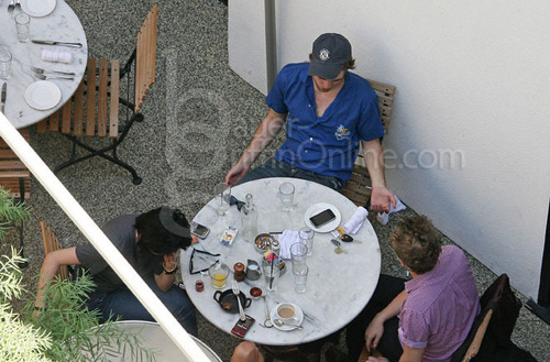  Rob Having Dinenr with Kristen and two other