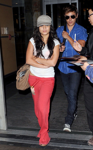  Zac and Vanessa travelling to Vancouver