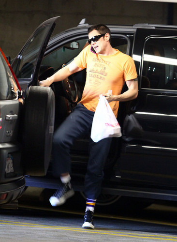  Johnny Knoxville Arriving At Cedar Sinai