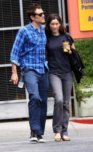  Johnny Knoxville and his girlfriend leaving Hugo's after having breakfast