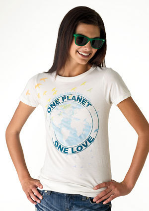  One Planet, One 愛 Tee