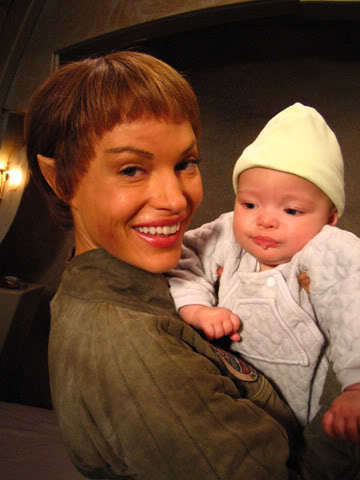  T'Pol with her daughter, T'Lin