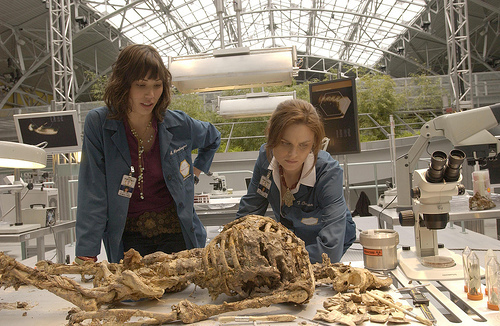  "Bones" Season 1 - Pilot HQ Episode Still+Behind The Scenes