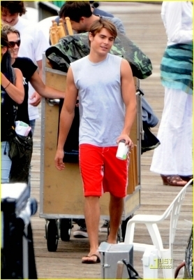  The Death & Life of Charlie St. 雲, クラウド > On the Set/Set leaving > in Vancouver [11-08-09]