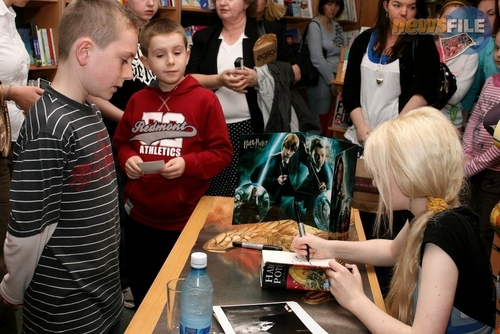  2007 > Eason's Book Signing
