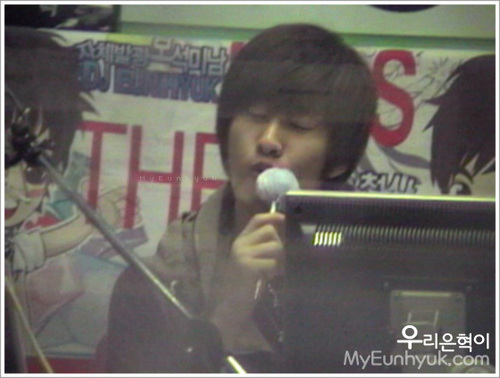  EunHyuk on ciuman Radio ^^