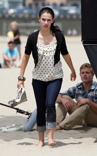  Jessica Lowndes & Trevor Donovan filming Поцелуи scenes for 9210