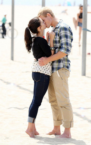  Jessica Lowndes & Trevor Donovan filming beijar scenes for 9210