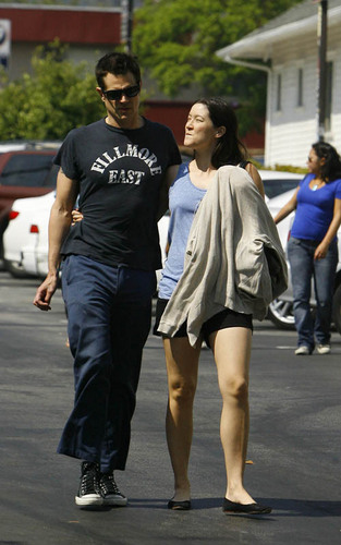  Johnny Knoxville out with his girlfriend Naomi (August 16).