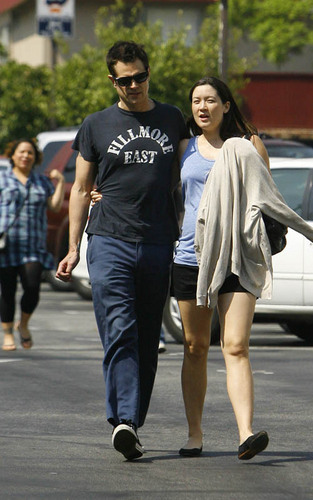  Johnny Knoxville out with his girlfriend Naomi (August 16).