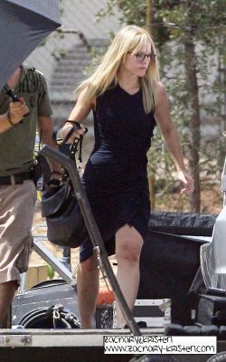  Kristen on set of আপনি Again (August 17)