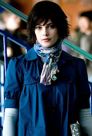  NEW PHOTO: Alice Cullen Is Looking Blue