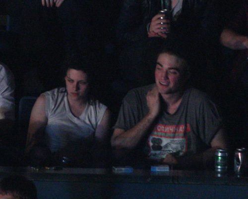  Robert & Kristen in Vancouver at Kings of Leon buổi hòa nhạc