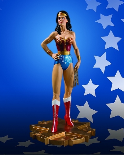  Wonder Woman statue