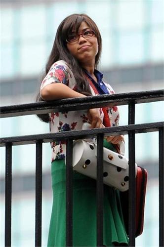  on set of ugly betty - aug 19/09