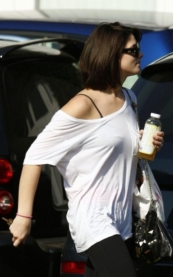  Ashley going to a photoshoot-September 4