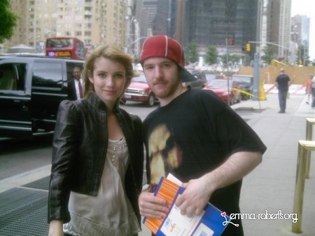  Emma with fans. <3