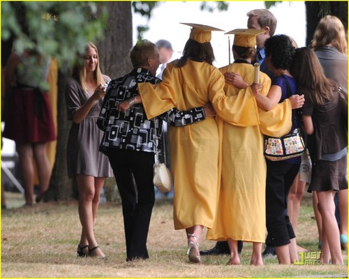  Kristen Stewart & Billy Burke At Forks High Graduation