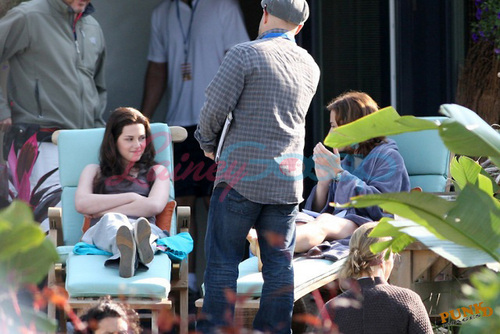  Kristen Stewart and Sarah Clarke filming FL scene