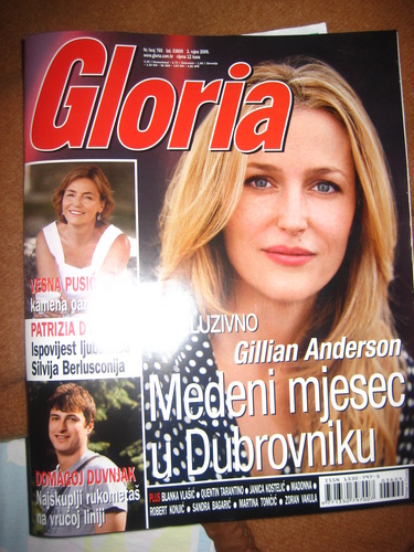  gillian anderson gloria cover