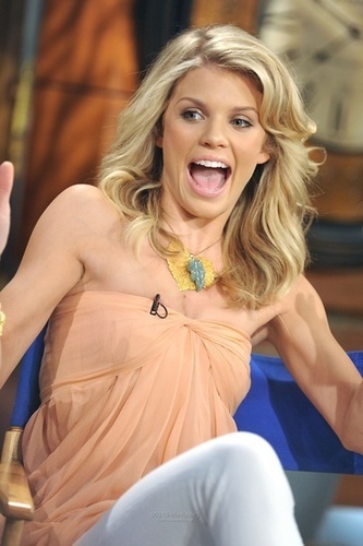  AnnaLynne at the Pix 11 Morning mostra