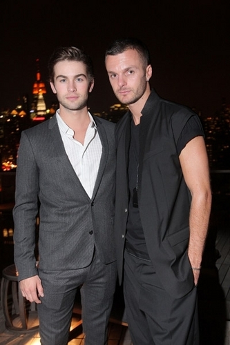  Chace Crawford - GQ and Dior Homme honor Kris バン Assche