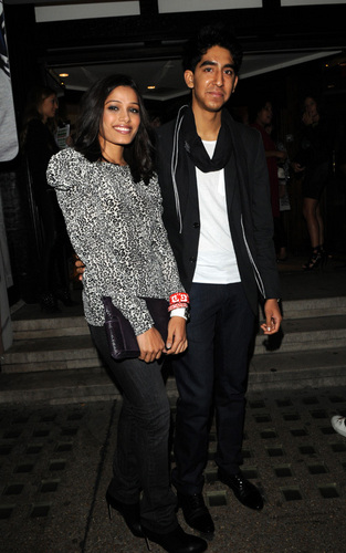  Freida with Dev Patel at a launch party in Londra