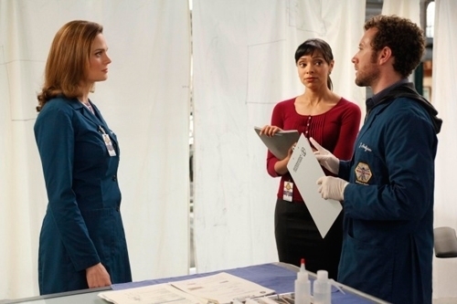  Hodgins with others <3