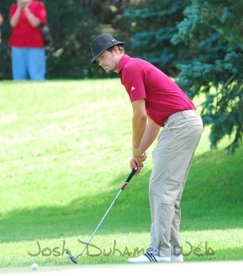 Josh took part in a charity pro-am while he was 집 in North Dakota