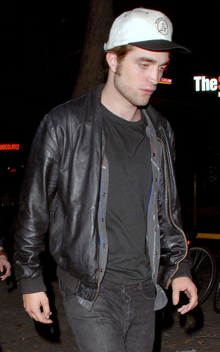  Rob & Kristen out for a 음악회, 콘서트 with co stars