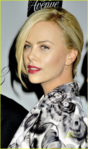  Charlize in NYC