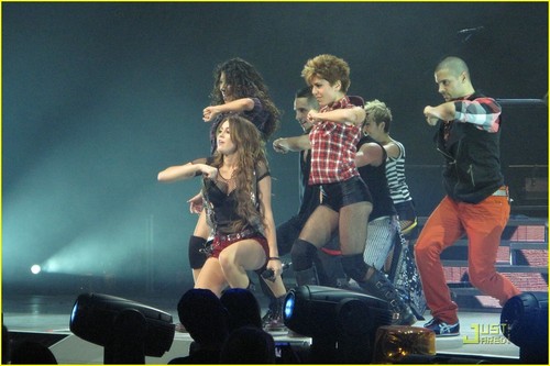  Miley Cyrus - 2009 Wonder World Tour