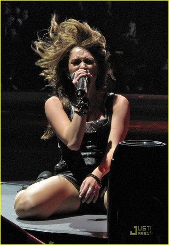 Miley Cyrus - 2009 Wonder World Tour