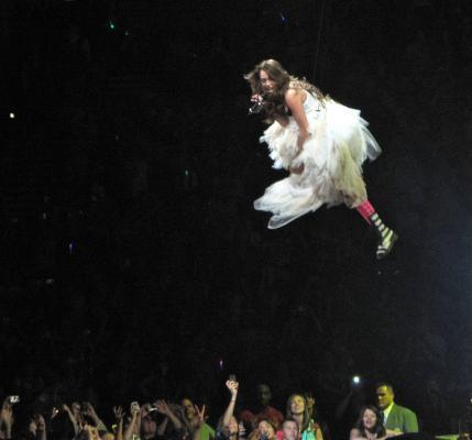  Miley cyrus at Portland, یا