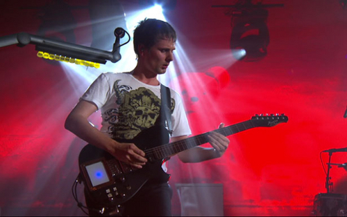  뮤즈 frontman Matt Bellamy Performing 'Uprising' @ the 2009 엠티비 VMAs
