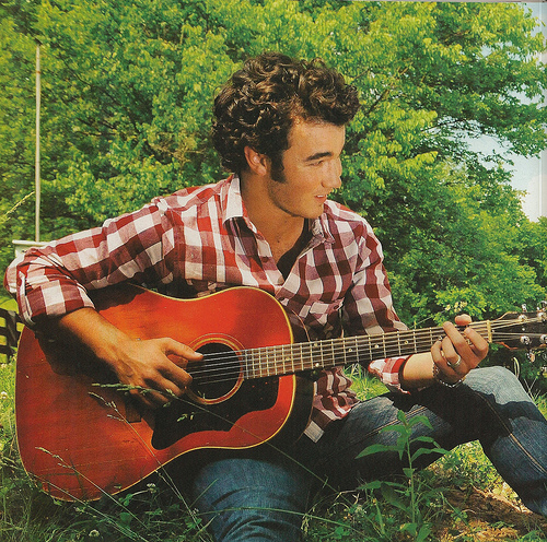  Scans from the Jonas Brothers Rolling Stone Collectors Edition.