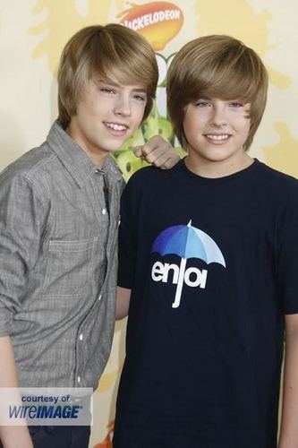  Twins (Dylan and Cole Sprouse)
