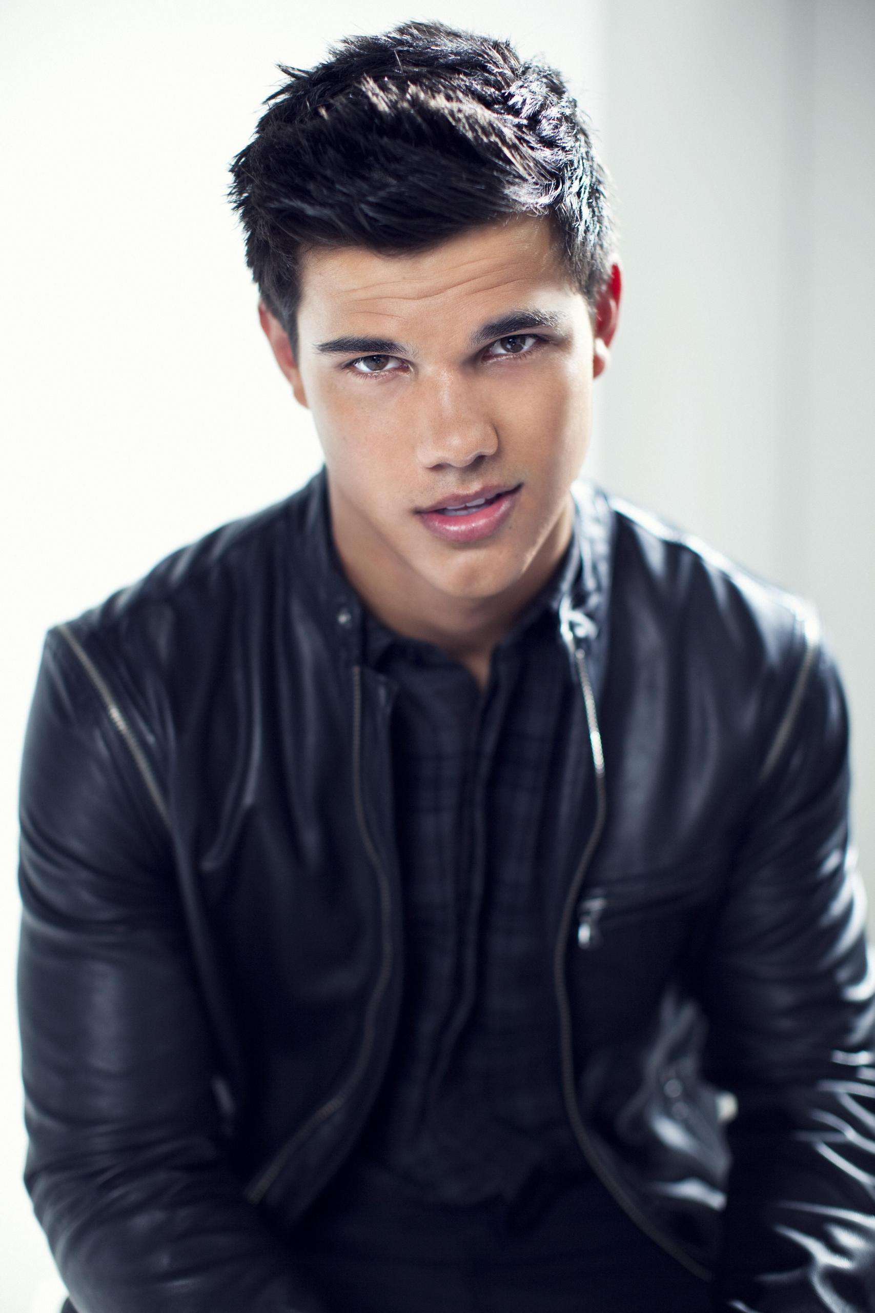 UHQ Megasized Taylor Lautner TW Photoshoot- WOW (and i'm not even on ...
