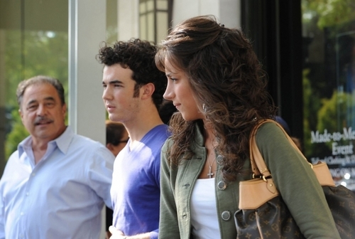  Kevin, Danielle and her parents in Manhasset, NY - 09/17