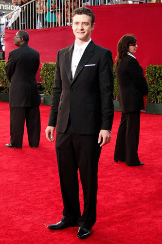  Arriving at the 61st annual emmy awards