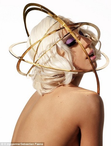  Lady GaGa News Of the World Magazine Nude تصویر