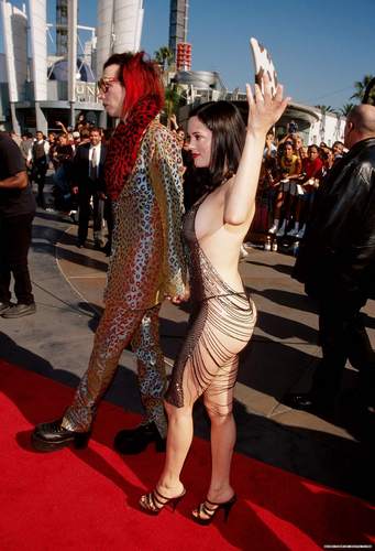  Rose at 1998 MTV music awards