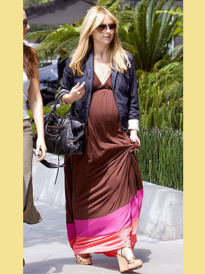  Sarah Michelle Gellar - Pregnant Summer 09