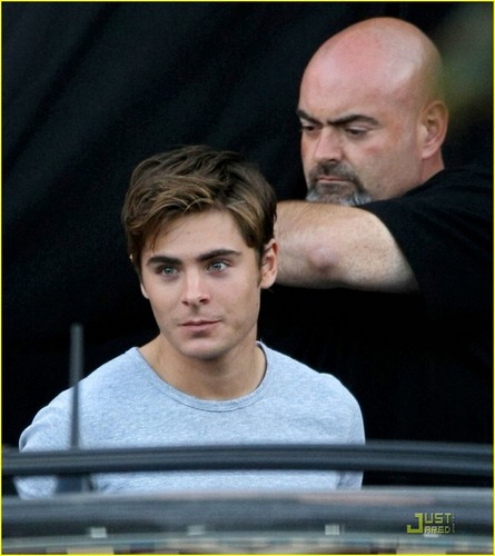  Zac Efron leaves The Death & Life of Charlie St. মেঘ set in Vancouver (September 25th)