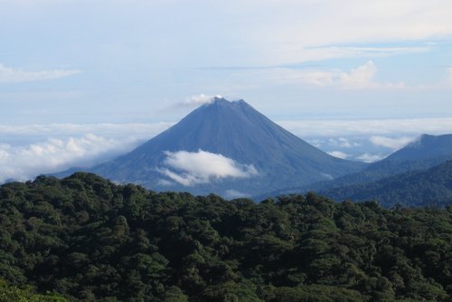  Arenal 火山