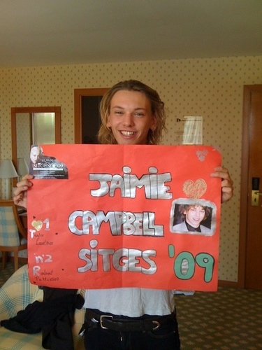  Jamie Campbell Bower got پرستار mail
