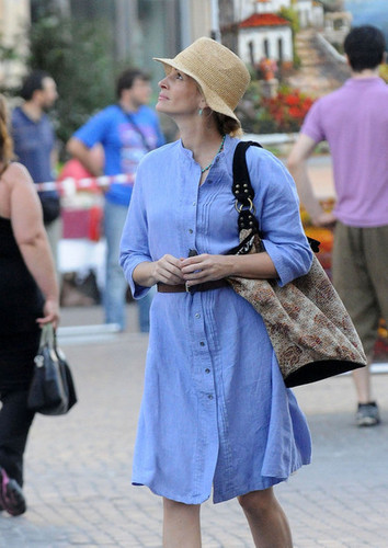  Julia Roberts filming in Rome, Italy